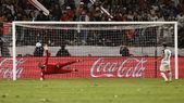 El arquero de Palmeiras, Carlos Miguel dos Santos, atajó el penal decisivo frente a Liga de Quito y le dio la clasificación al Verdao.&nbsp; 
