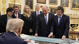 Gerardo Werthein en medio de Karina y Javier Milei en la visita a Donald Trump dos semanas atrás. Gerardo Werthein en medio de Karina y Javier Milei en la visita a Donald Trump dos semanas atrás.