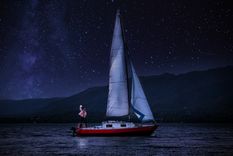 Cuervo, el límite es el agua, una original obra teatral que se realiza en un velero sobre el lago San Roque de Villa Carlos Paz. Foto: Gentileza Cuervo, el límite es el agua, una original obra teatral que se realiza en un velero sobre el lago San Roque de Villa Carlos Paz. Foto: Gentileza