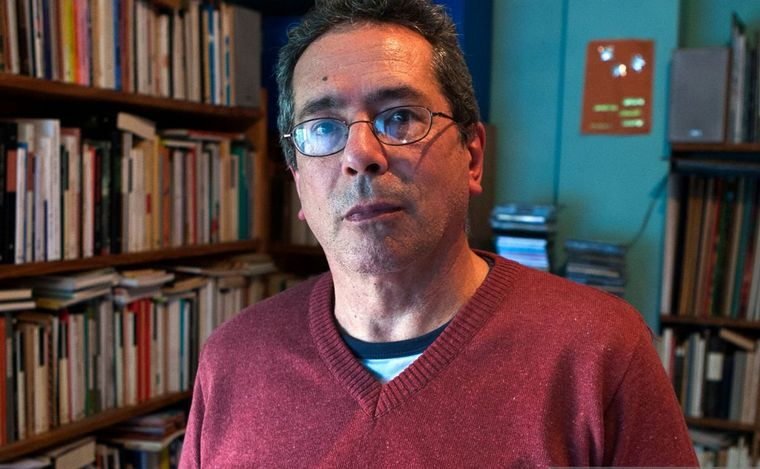 César Aira, con más de cien libros publicados y una trayectoria internacional, vuelve a aparecer entre los candidatos al Premio Nobel de Literatura. César Aira, con más de cien libros publicados y una trayectoria internacional, vuelve a aparecer entre los candidatos al Premio Nobel de Literatura.