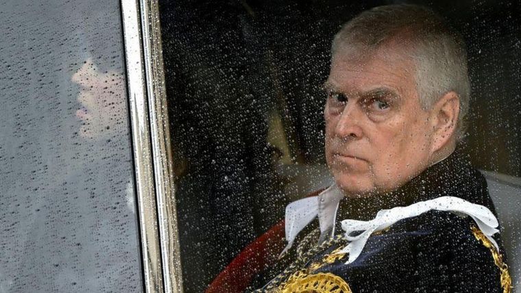 Andrés Mountbatten-Windsor es hermano del rey Carlos III.