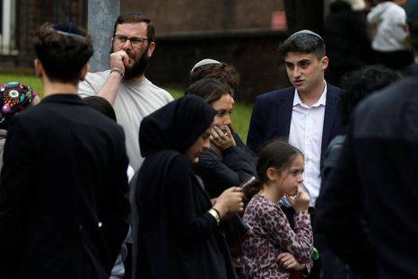 Un ataque durante la celebración del Yom Kipur deja 2 muertos y varios heridos en una sinagoga en Mánchester