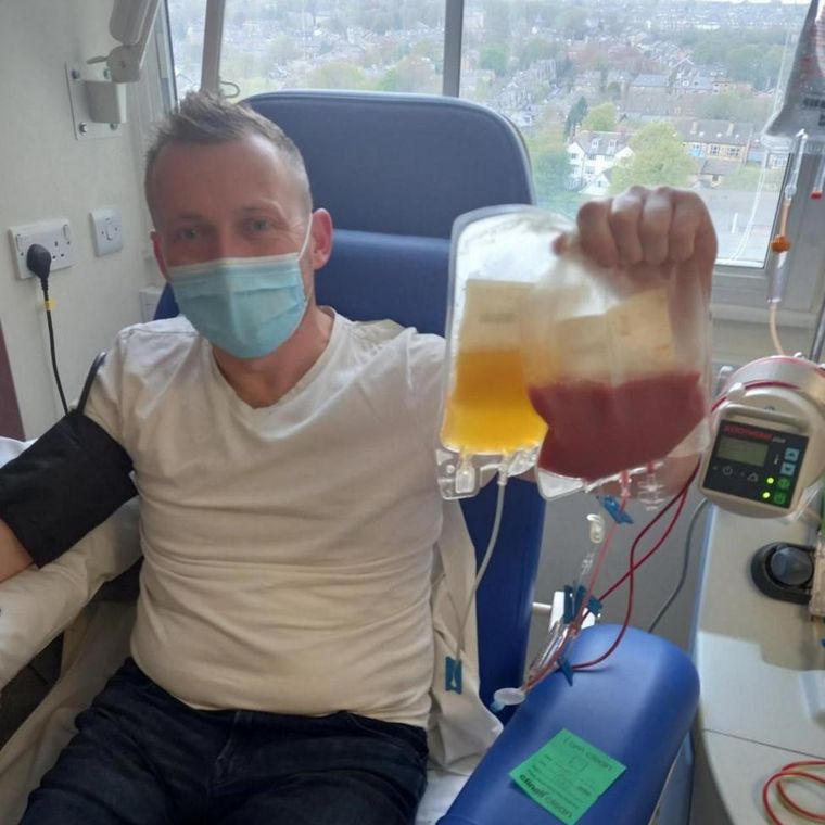 Alastair dice que se sintió "increíble" después de donar sus células madre.