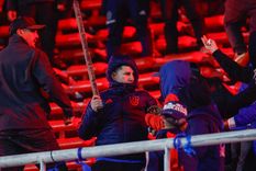 Las fuerzas de seguridad liberaron la zona en el estadio Libertadores de América y la barra de Independiente le respondió a la de la U de Chile. Las fuerzas de seguridad liberaron la zona en el estadio Libertadores de América y la barra de Independiente le respondió a la de la U de Chile.