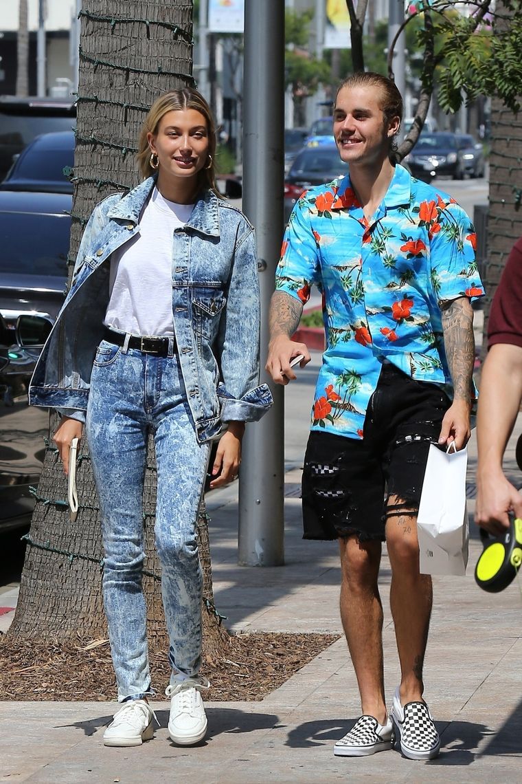 Hailey Bieber es una de las estrellas que lleva este jean que se apoderará de muestros looks en el 2022. Foto: Teen Vogue