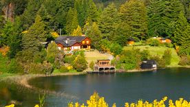 Bosques, lagos y montañas hacen de Villa La Angostura un refugio ideal.