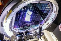 El plano focal está compuesto por 189 sensores individuales, también llamados dispositivos de carga acoplada.