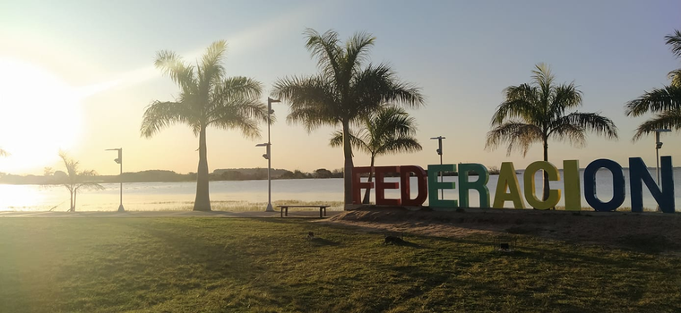 Este pueblo es elegido por viajeros que buscan playas tranquilas y ambiente relajado. Este pueblo es elegido por viajeros que buscan playas tranquilas y ambiente relajado.