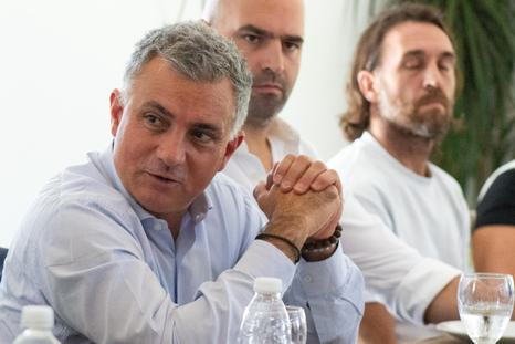 Sebastián Pareja cruzó a Axel Kicillof. Sebastián Pareja cruzó a Axel Kicillof.