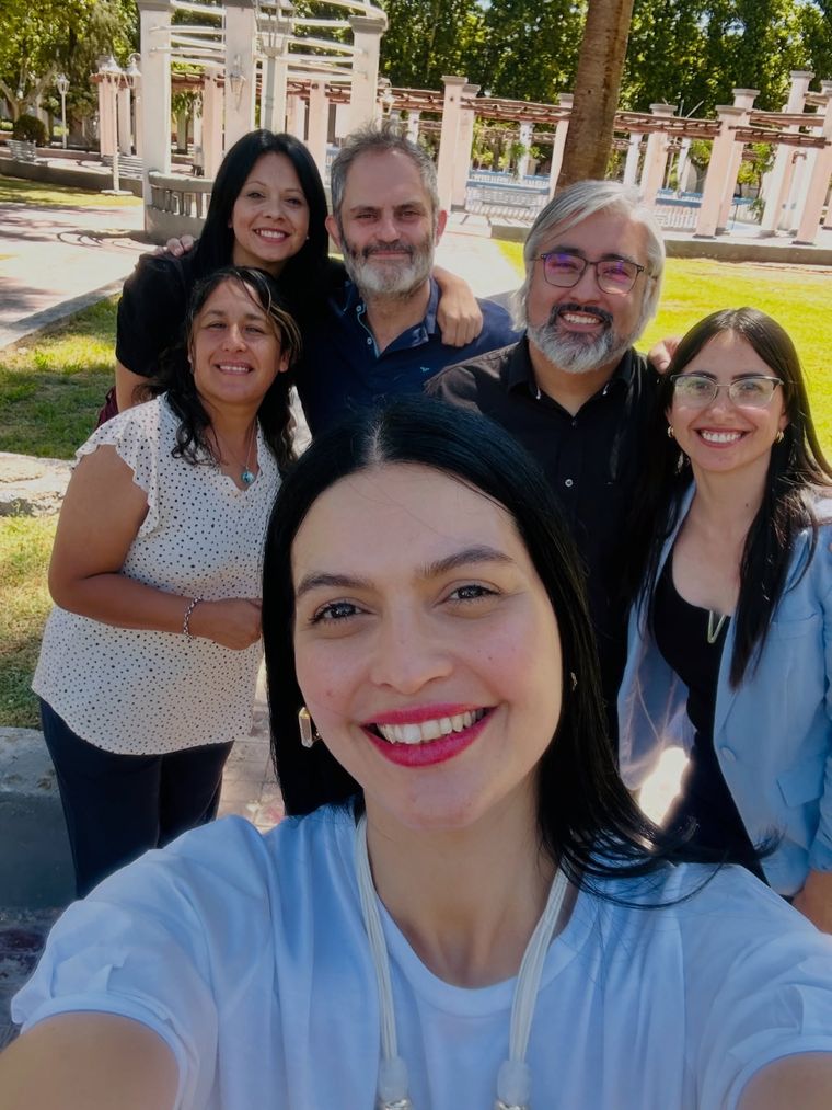 Destéfanis con Ascurra (derecha de la imagen) y el resto de los candidatos. Destéfanis con Ascurra (derecha de la imagen) y el resto de los candidatos.