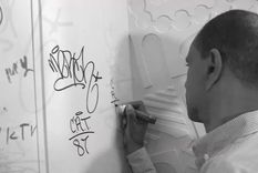 premio emmy a un famoso grafitero que se convirtio en doctor