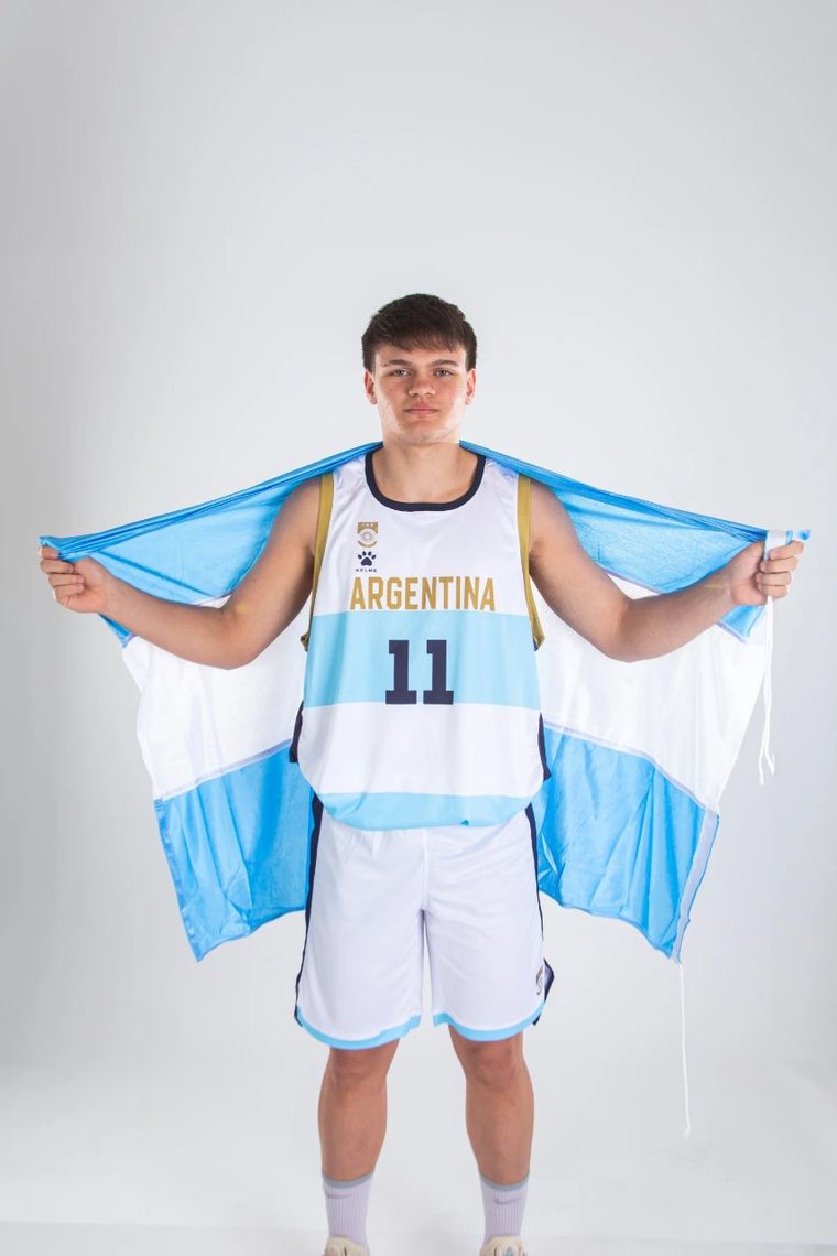 Tomás Sandes jugó la Americup U16 en básquet. Tomás Sandes jugó la Americup U16 en básquet.