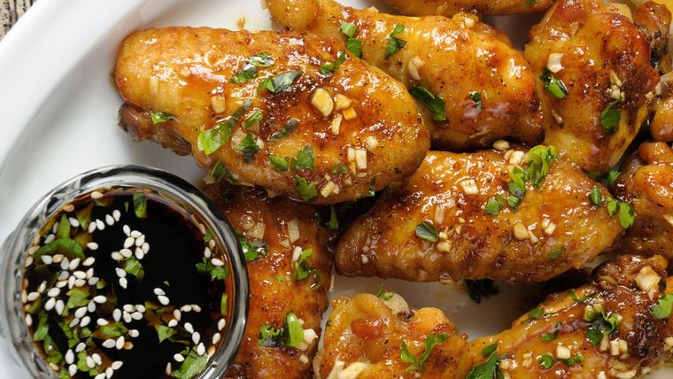 Admira este delicioso pollo al jengibre con salsa de soja y miel ¡te encantará!