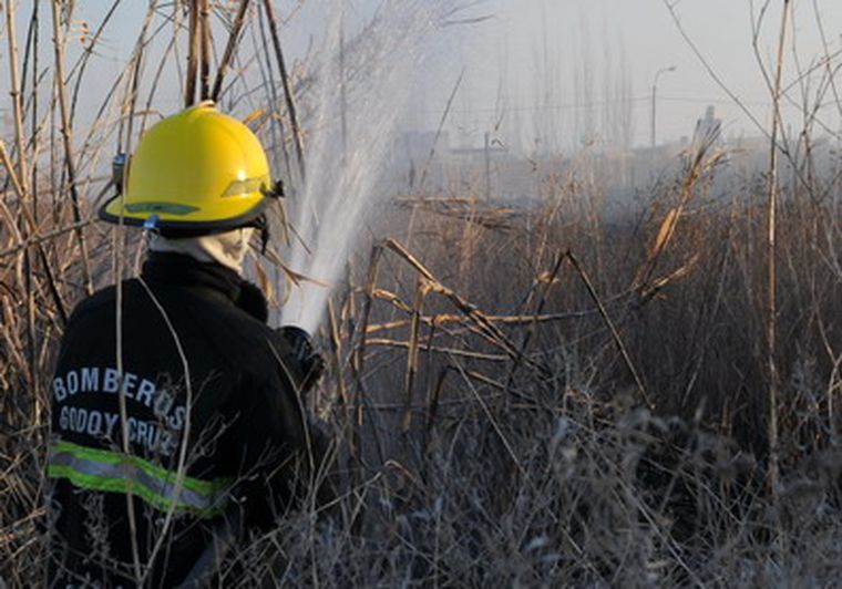 Intensa actividad de los bomberos. Foto: Flor Kaiser/MDZ