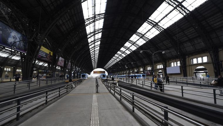 Miles de pasajeros se vieron afectados por la medida de fuerza Foto: Juan Mateo Aberastain / MDZ