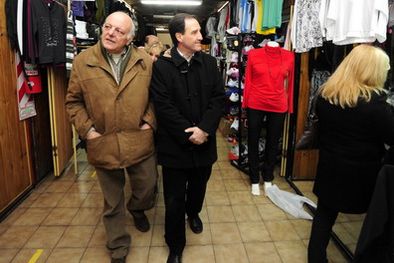 MDZol | Iglesias y Jaliff pasean, pero no para comprar, sino para vender sus propuestas. Foto: Gentileza