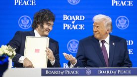 Javier Milei junto a Donald Trump en Davos, donde quedó expuesta la crisis global que se gatilló por la pulseada de EE.UU. con países europeos por Groenlandia y los aranceles. Javier Milei junto a Donald Trump en Davos, donde quedó expuesta la crisis global que se gatilló por la pulseada de EE.UU. con países europeos por Groenlandia y los aranceles.