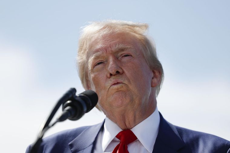 Donald Trump está fuera de peligro, tras registrarse un tiroteo a las afueras del club de golf donde se encontraba. Foto: EFE Foto: EFE