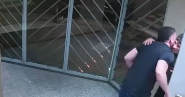 Alfredo, el psicólogo, había invitado a su hogar a uno de los agresores.