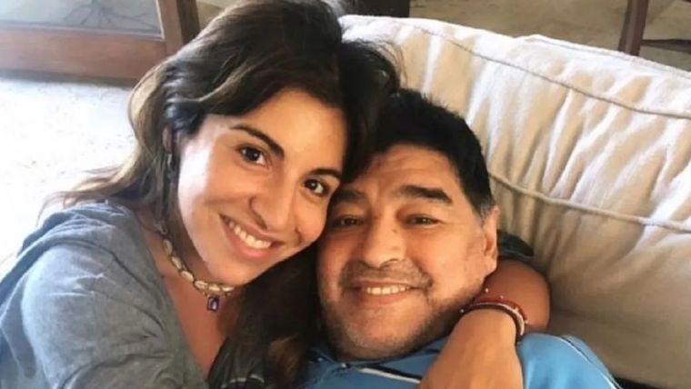 Gianinna Maradona compartió una foto retro del ídolo. Foto: Captura Instagram