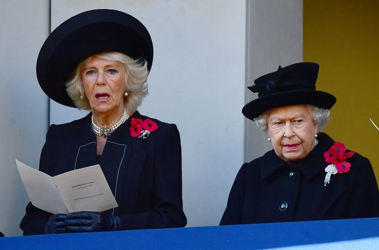 Camilla Parker Bowles y la Reina Isabel II Foto: Gossip Cop