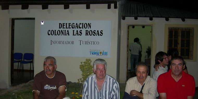 Vecinos frente a la nueva obra.