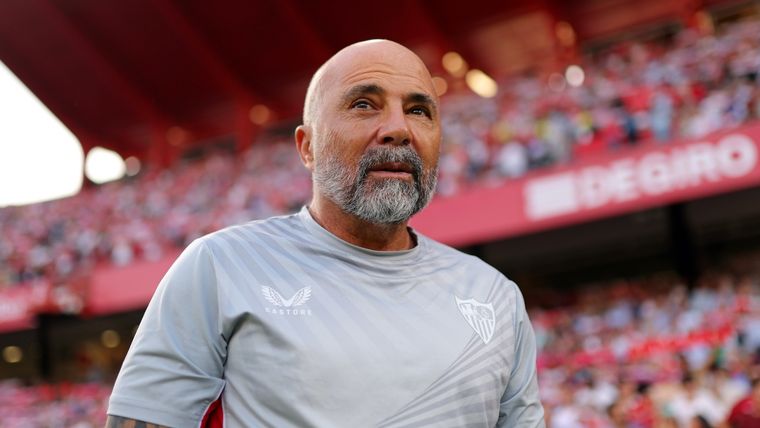Jorge Sampaoli tiene todo acordado de palabra para volver al Santos, pero unas trabas en el camino enfriaron su llegada. Foto: Goal Jorge Sampaoli tiene todo acordado de palabra para volver al Santos, pero unas trabas en el camino enfriaron su llegada. Foto: Goal
