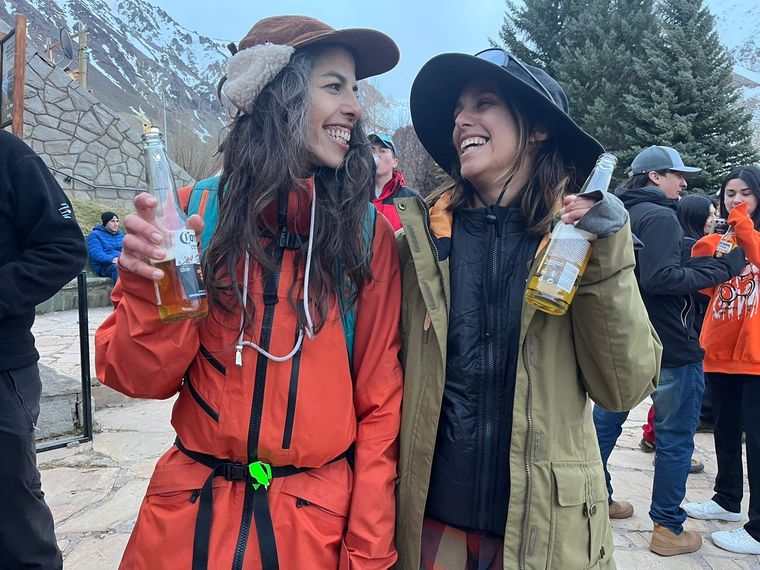 Ellas de disfrute, en un sunset de Las Leñas. Foto: MDZ