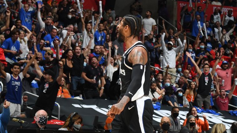 Paul George fue la gran figura de la noche y le devolvió la vida a los Clippers Foto: NBA