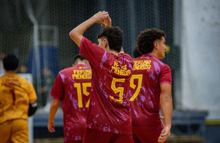 Mendoza ganó en Comodoro Rivadavia tras 41 años. Mendoza ganó en Comodoro Rivadavia tras 41 años.