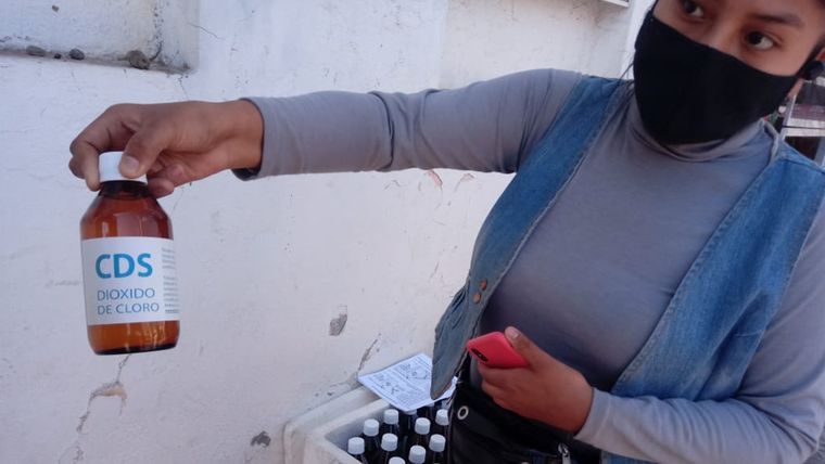 Está comprobado que el dióxido de cloro no combate el coronavirus y pone en riesgo la salud