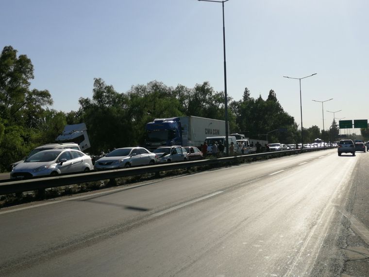 Un múltiple accidente provocó caos vehicular en el Acceso Este/Gentileza