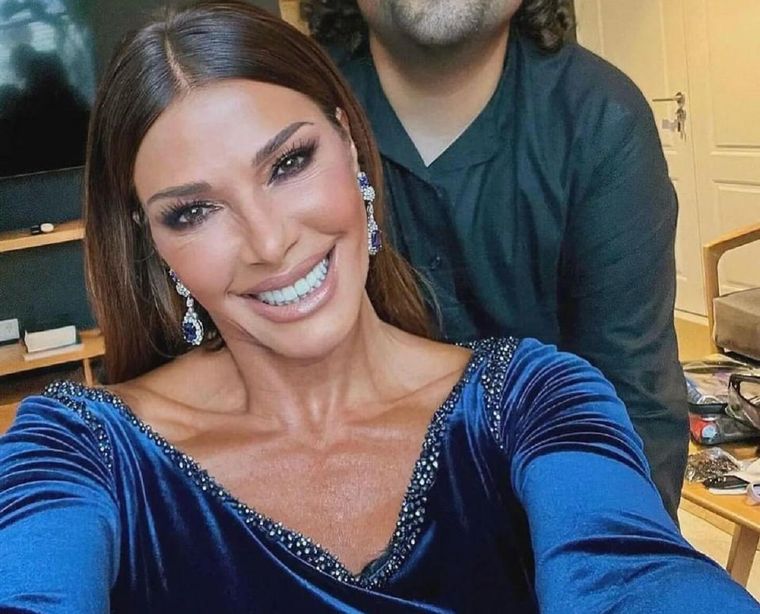 Catherine Fulop, bellísima para el casamiento de su hija
