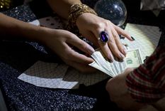 A veces el universo devuelve en plata lo que diste en energía, tiempo o confianza. Foto: Shutterstock