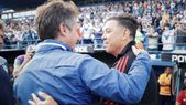 Barros Schelotto y Gallardo se hundieron en un cálido y sincero abrazo en el empate sin goles entre Vélez y River. Barros Schelotto y Gallardo se hundieron en un cálido y sincero abrazo en el empate sin goles entre Vélez y River.