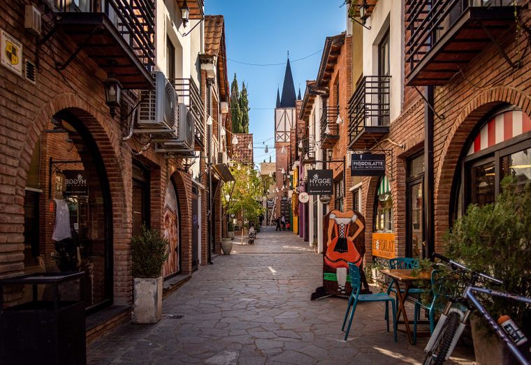 El pueblo de Villa General Belgrano combina arquitectura alpina con el paisaje serrano de Córdoba.