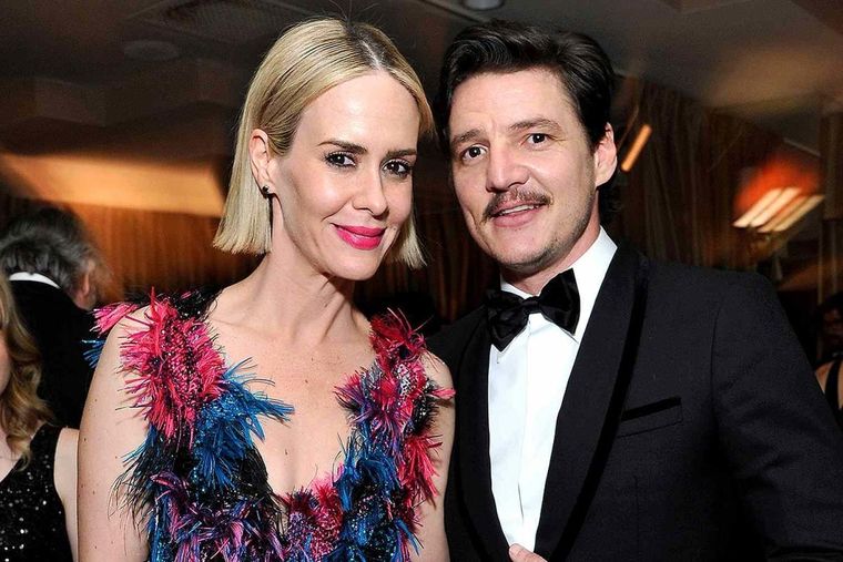 Foto: https://www.yahoo.com/entertainment/sarah-paulson-supported-pedro-pascal-155955931.html
