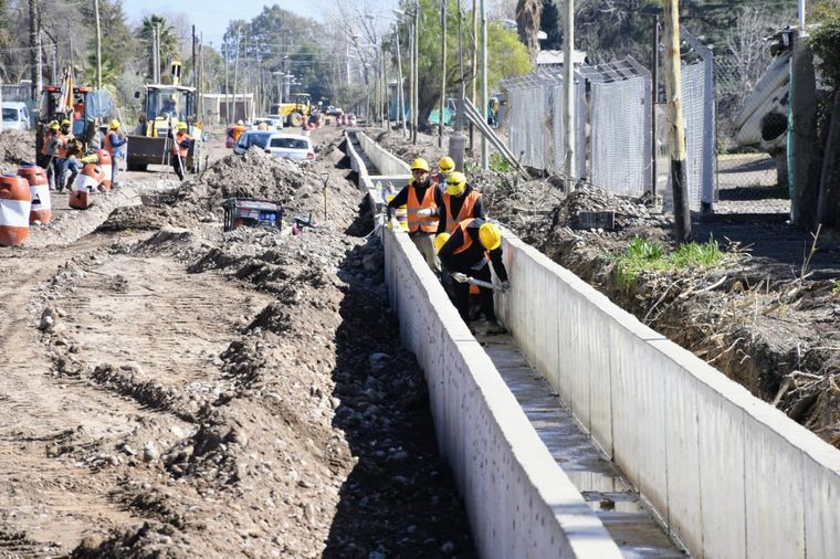 Firmaron un acuerdo para obras en Los Corralitos.&nbsp;