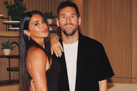 Antonella Roccuzzo junto a Lionel Messi. Antonella Roccuzzo junto a Lionel Messi.