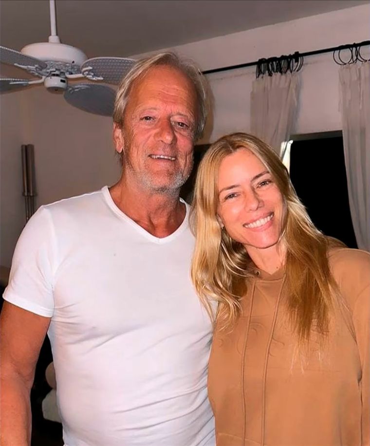 La modelo junto a su padre. La modelo junto a su padre.
