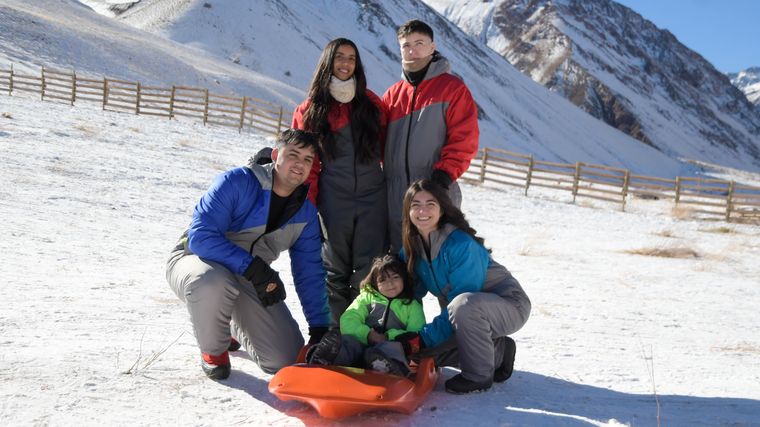 Los sanjuaninos Jesimiel, Frangelli, Caleb, Gisel y Lucas vinieron por el fin de semana a Mendoza. Los sanjuaninos Jesimiel, Frangelli, Caleb, Gisel y Lucas vinieron por el fin de semana a Mendoza.