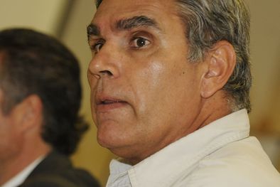 MDZol | Osvaldo Quiroga respaldó sus propuestas con la compañía de su abogado. Foto: Nacho Gaffuri / MDZ