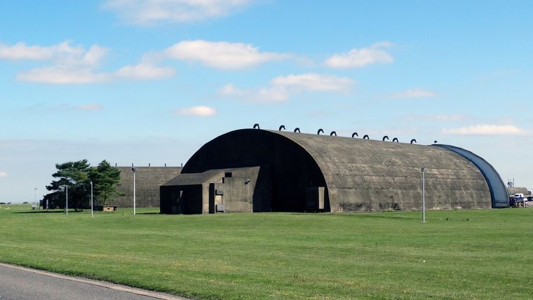 Uno de los hangares de la base de Upper Heyford en Oxfordshire, Reino Unido, en 2015.