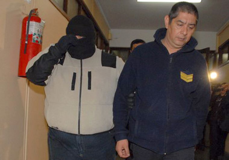 El oficial Vaca saliendo de tribunales. Foto: Marcelo Ruiz/ MDZ