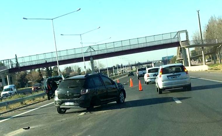 Media calzada El tránsito se encuentra afectado en la zona, aunque no completamente.