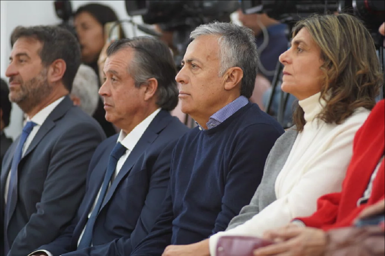 Alfredo Cornejo atacó a Massa por la modificación del Impuesto a las Ganancias. Foto: Cambia Mendoza