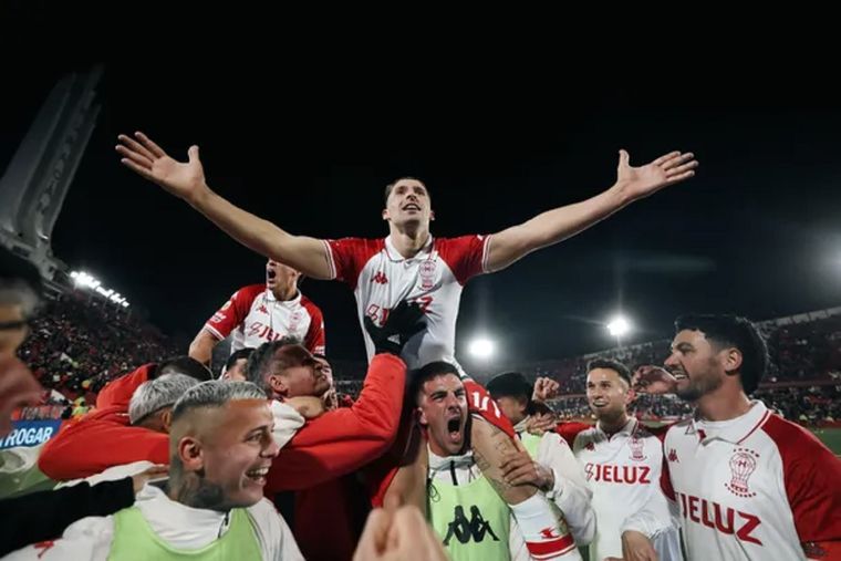 Con esta foto de Matko Miljevic (autor del gol del triunfo sobre Boca) Huracán metió una cargada picantísima y la borró al toque. 