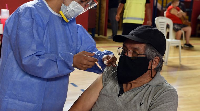 Vacunación en el estadio Polimeni, Las Heras.