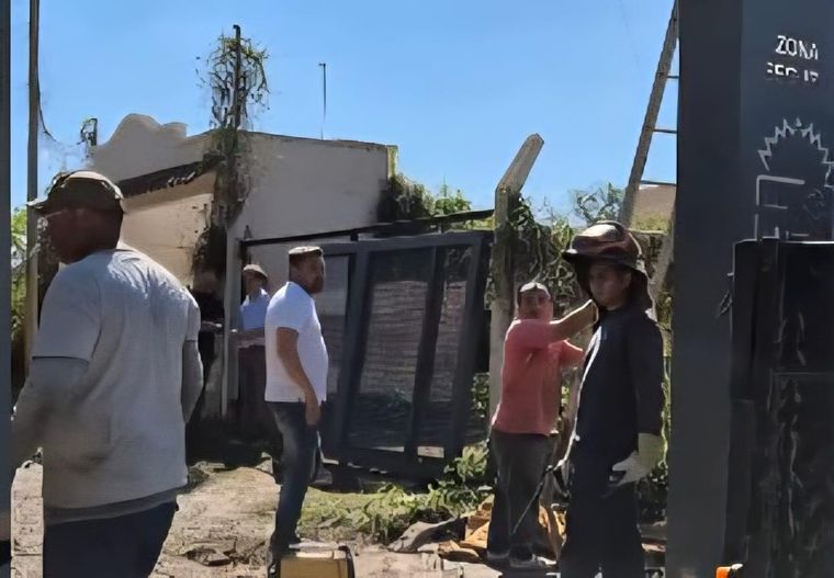 Villa Allende puso en marcha un sistema de cierre nocturno de calles mediante portones.Foto: Instagram @ciudaddevillaallende
