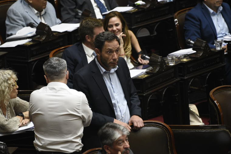 La Coalición Cívica y otros bloques piden que asista al Congreso el canciller Pablo Quirno